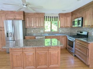 4 Dale St, Burlington, MA 01803