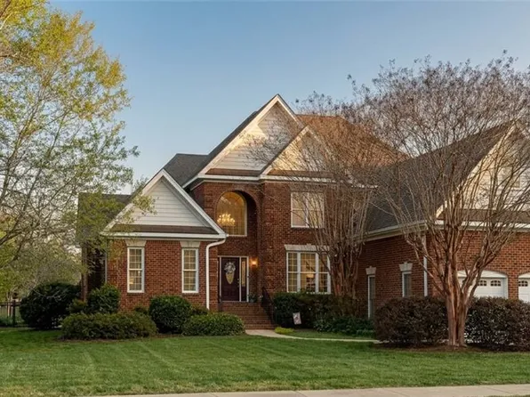 1917 Governors Pointe Dr, Suffolk, VA 23436