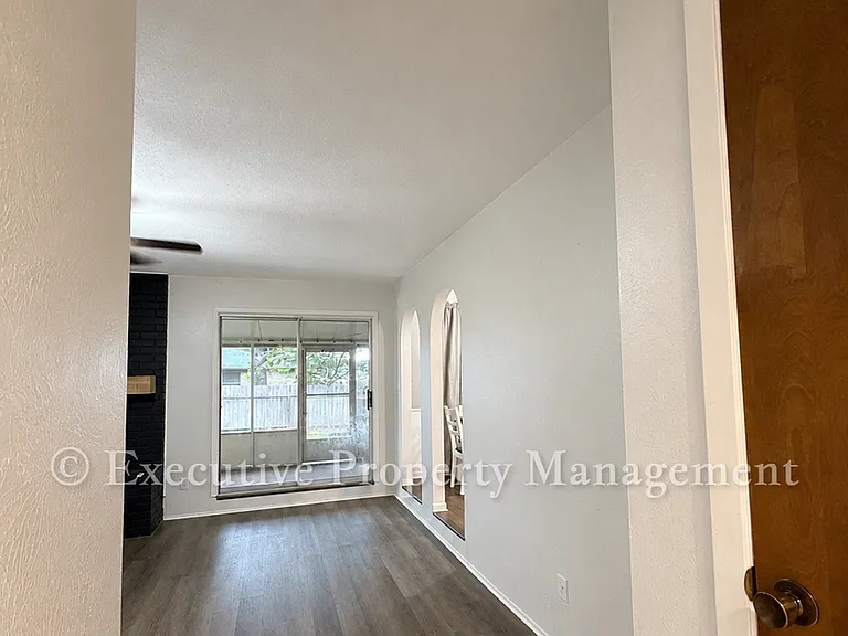 410 Jeffrey Ln — Photo 17