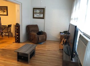 458 Winnetka Ave APT 205, Winnetka, IL 60093