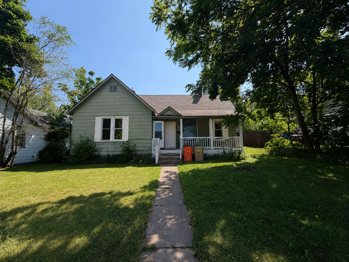 545 Balcom St — Photo 1