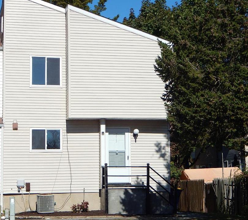 1st image of 213 Chenault Ct