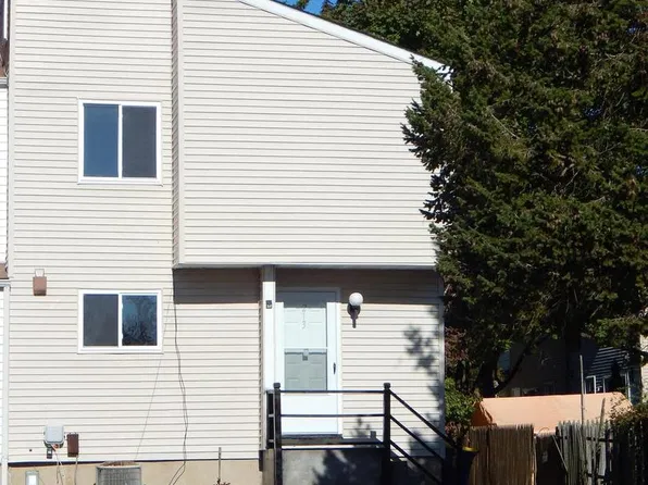213 Chenault Ct, Dover, DE 19901
