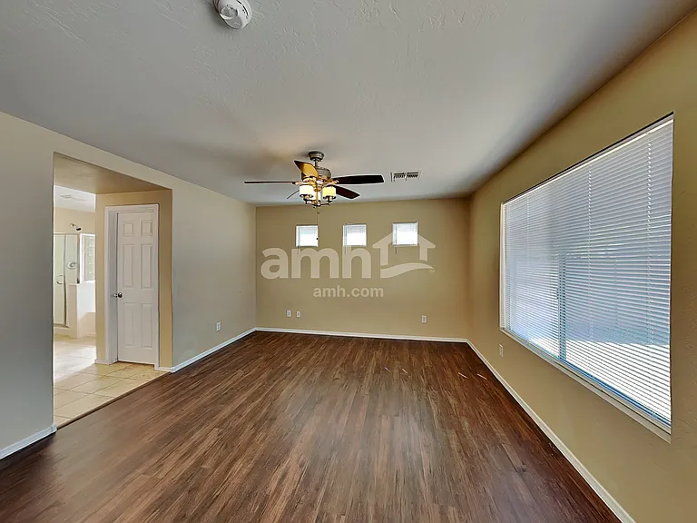 11369 W Lincoln St — Photo 9