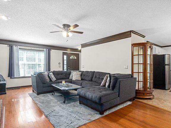 5th image of 1559 Barrywood Cir W