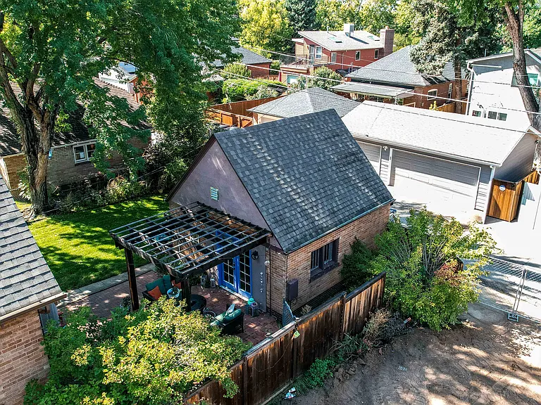 1219 S Corona St — Photo 3