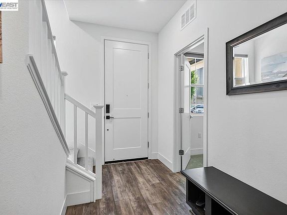 3rd image of 112 Apricot St