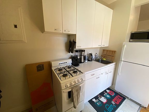 3rd image of 446 E 78th St #A18