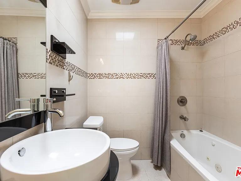 1226 Franklin St #4 — Photo 35