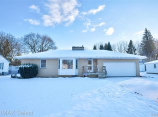 4298 Farmcrest St, Burton, MI 48509