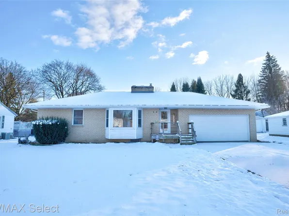 4298 Farmcrest St, Burton, MI 48509