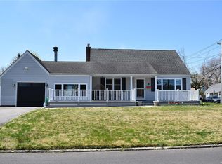 8 Deer Lake Dr, North Babylon, NY 11703