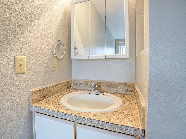 Veri on Sunnyview — Photo 38