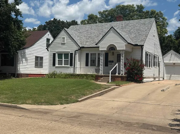 810 S Holyoke Ave, Wichita, KS 67218