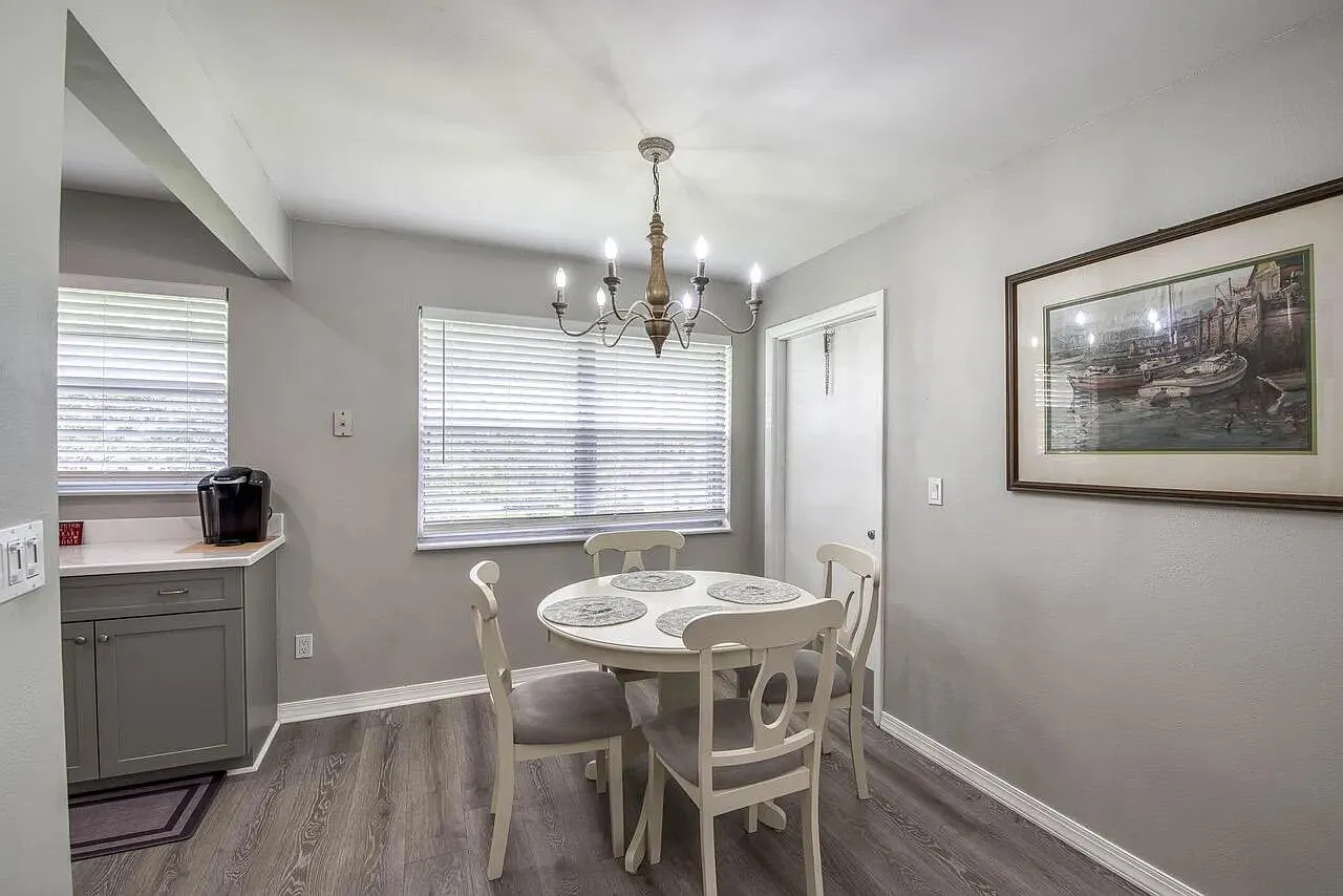 2 bed, 2.0 bath, 992 sqft, $1,800 — Photo 3