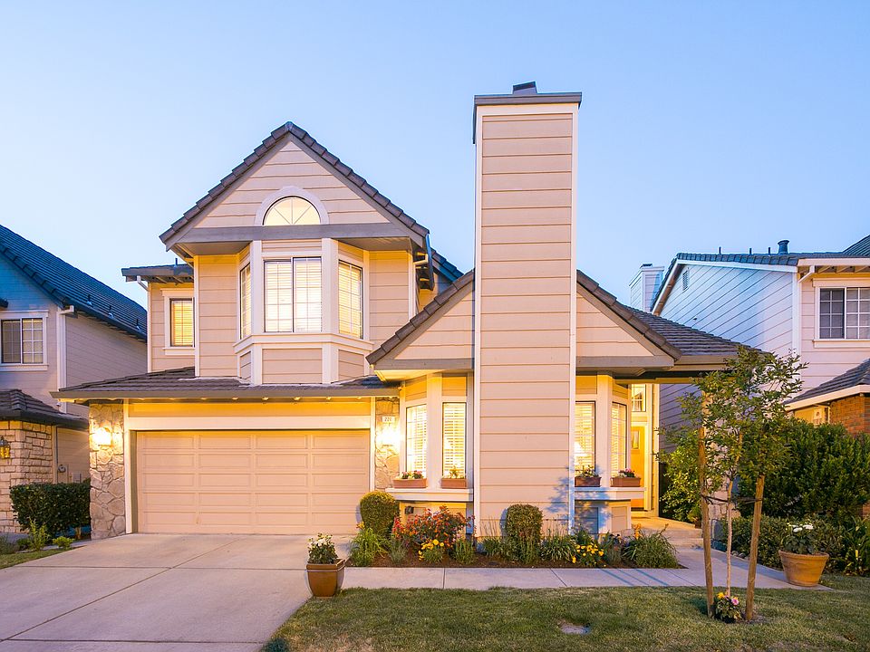 1st image of 221 Bradbury Ln