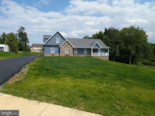 20 Conifer Ridge Dr, Carlisle, PA 17013