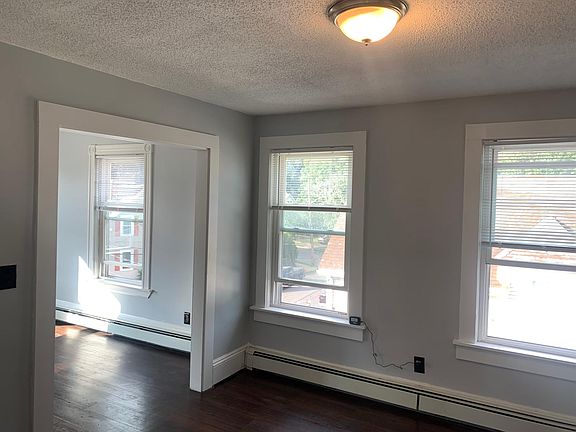 5th image of 27 Clarendon Ave Floor 3