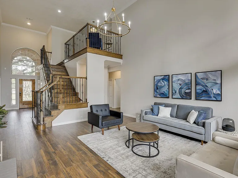 2313 Kingsley Dr — Photo 5