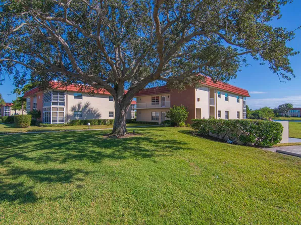 68 ROYAL OAK Court #202, Vero Beach, FL 32962