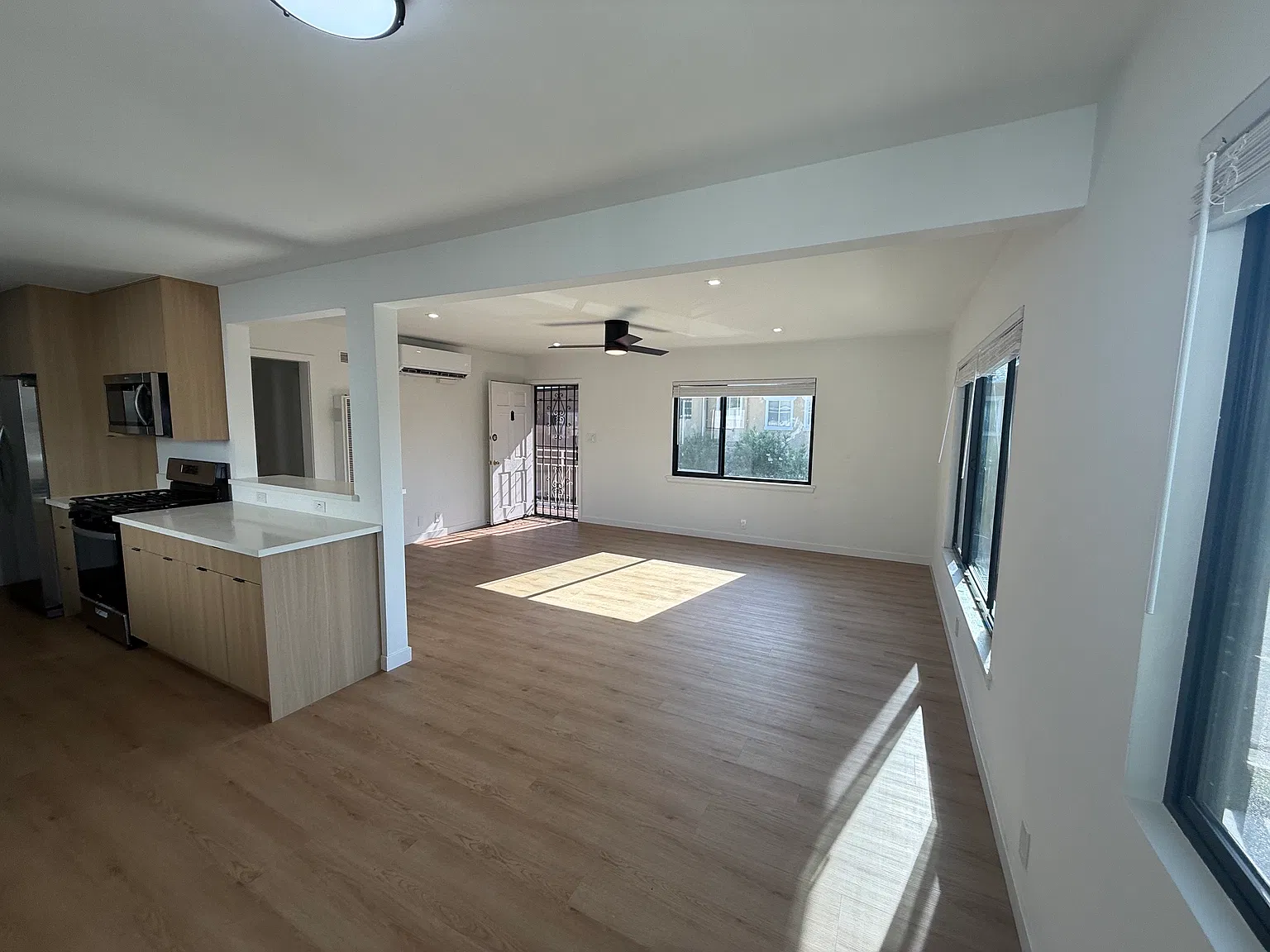 2 bed, 700 sqft, $3,450 — Photo 3