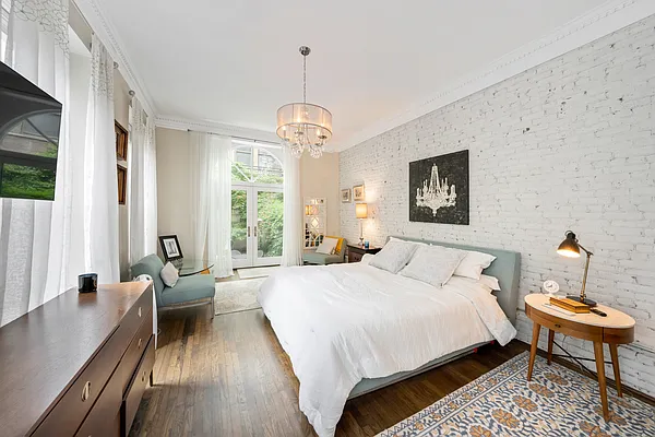 Rented by Argent Advisors LLC | media 9