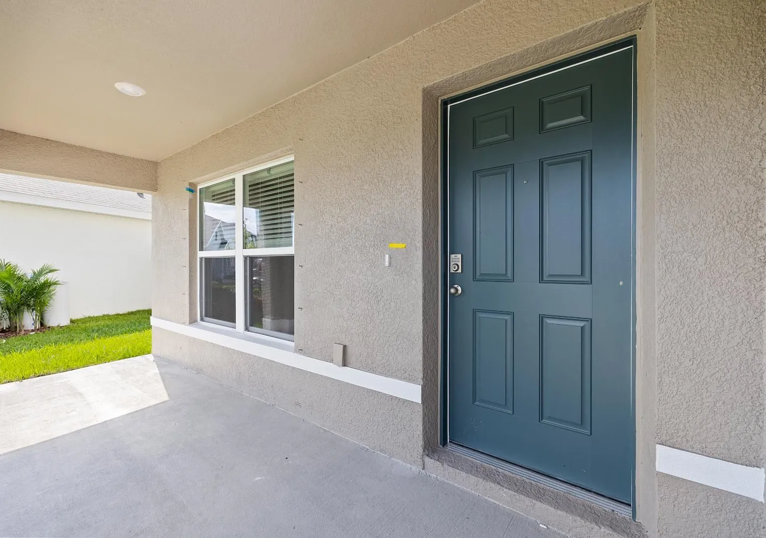 Spacious 5 Bedroom - Fenced In Yard! — Photo 4
