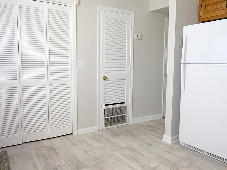 138 Academy Sq — Photo 5