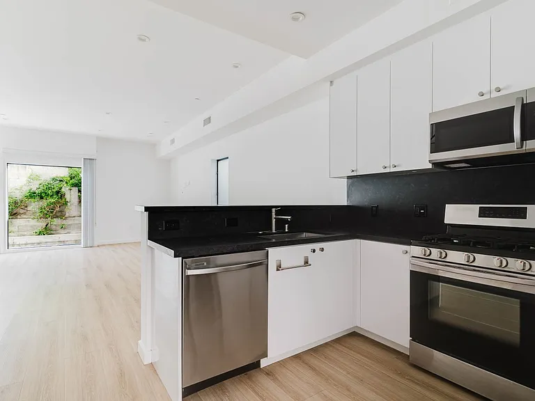 536 E San Jose Ave — Photo 10