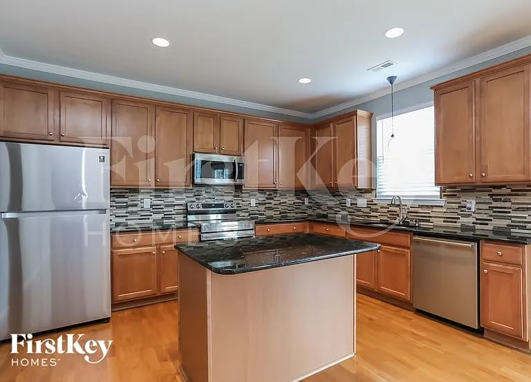 2114 Feather Ridge Dr — Photo 7