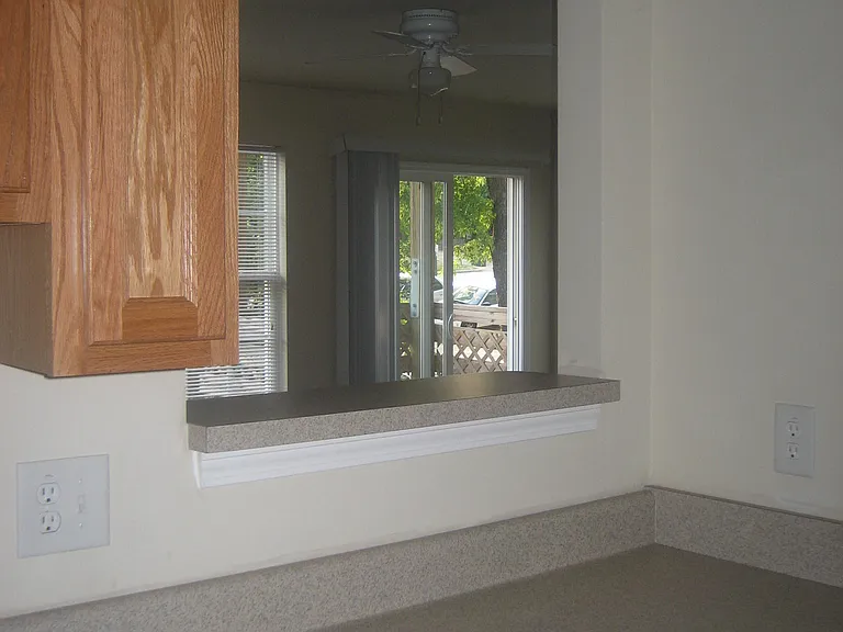 1021 Carlton Ave — Photo 5