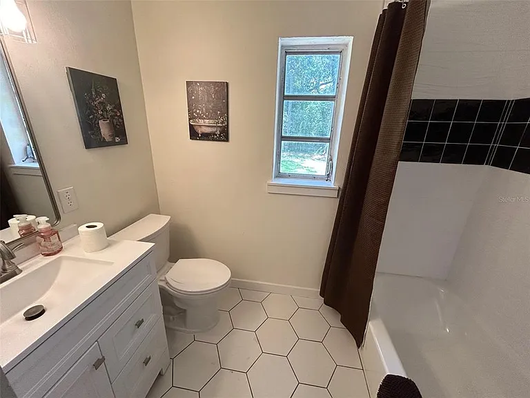 3035 W University Ave — Photo 12