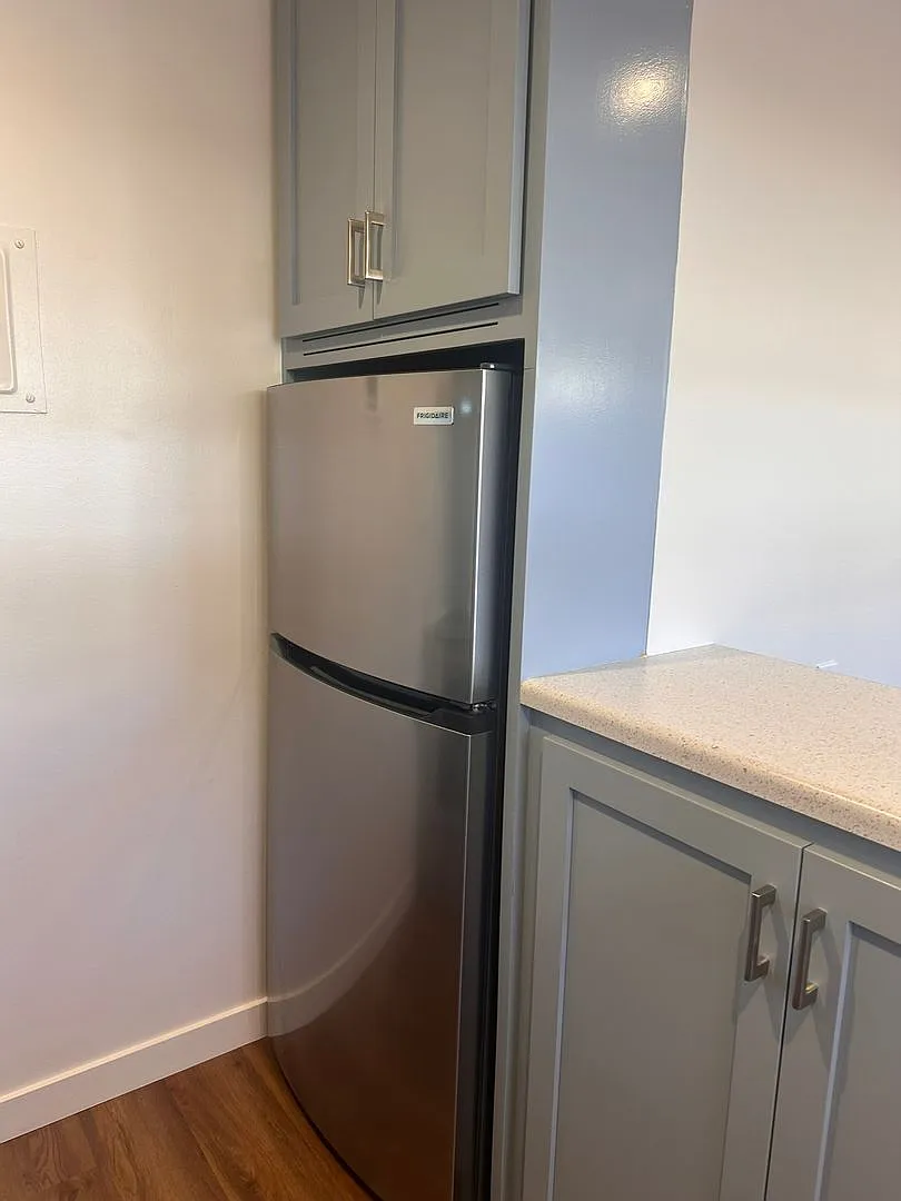 Coral Manor Apartments — Photo 3
