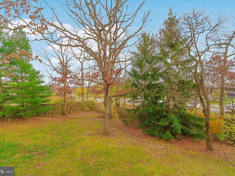 333 Winding Way — Photo 10