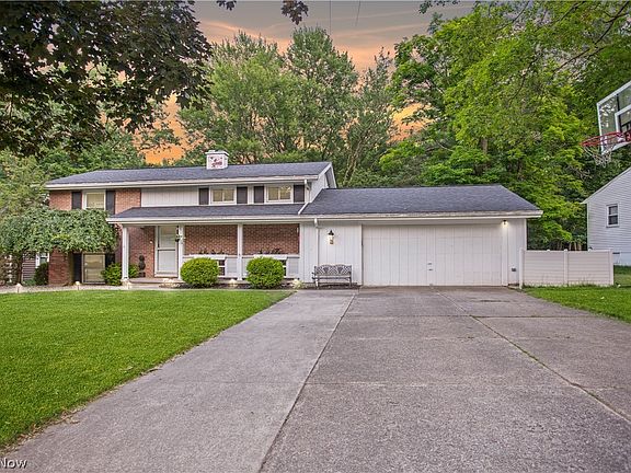 3rd image of 16 Squires Ct