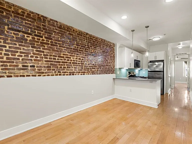 322 Grand St #3R — Photo 2