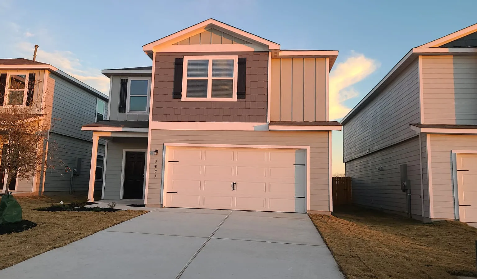 5 bed, 2.5 bath, 2500 sqft, $2,050 — Photo 2