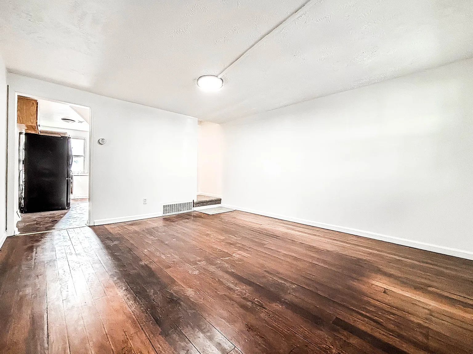 1 bed, 1012 sqft, $1,250 — Photo 4