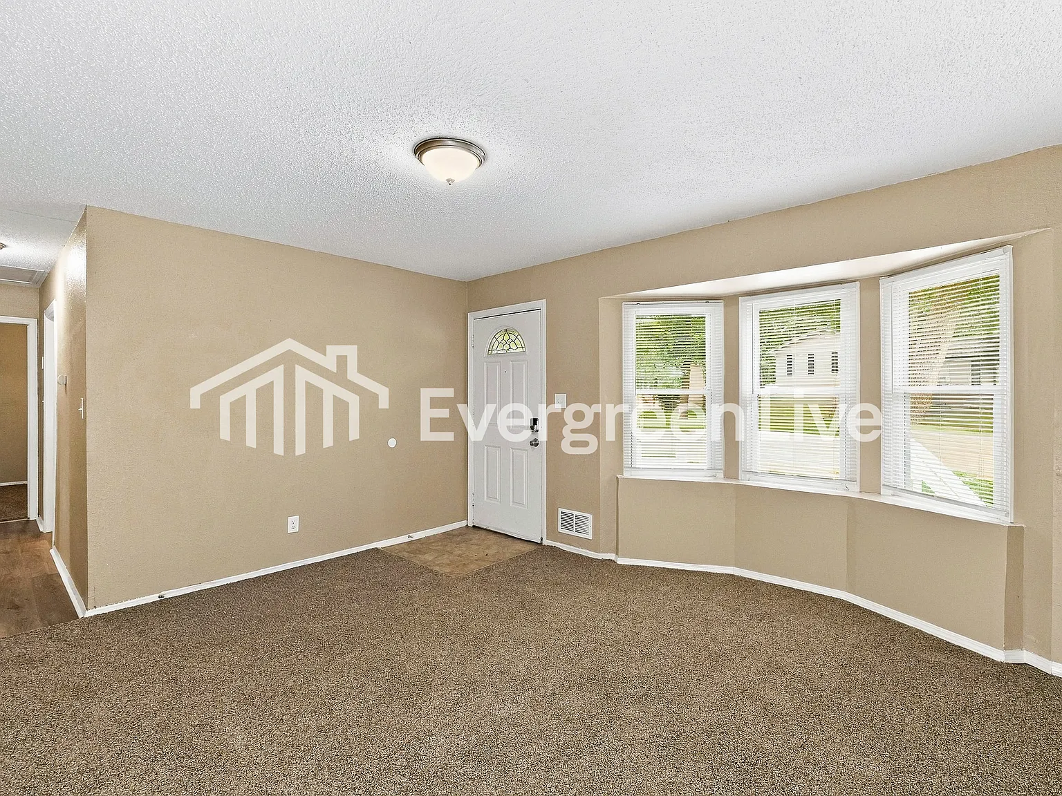 3 bed, 1.0 bath, 876 sqft, $1,245 — Photo 4