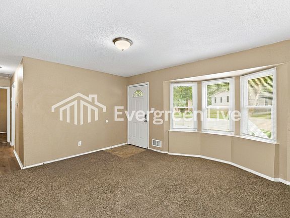 4th image of 11037 Greenwood Rd
