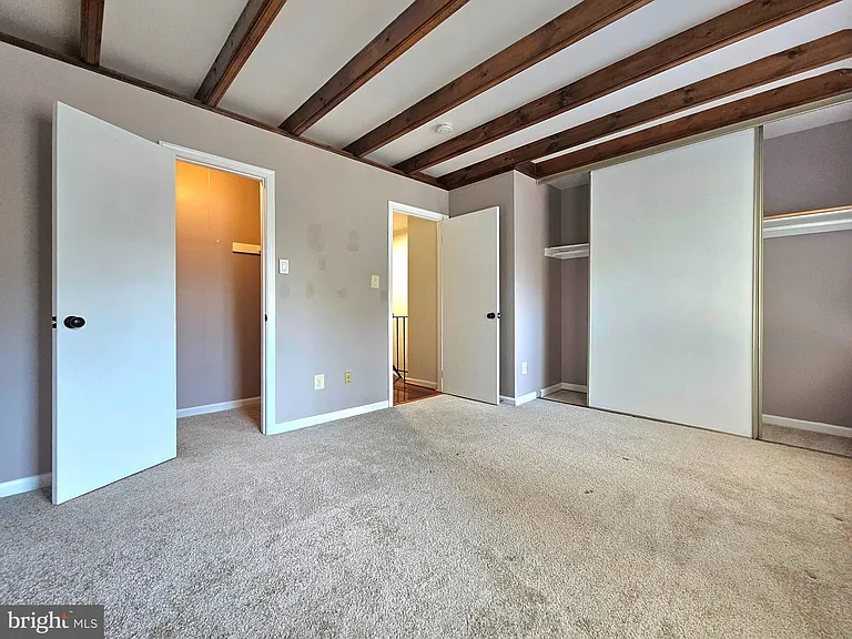 8561 Southlawn Ct — Photo 13
