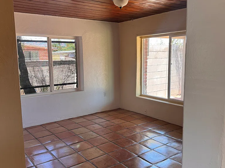 745 N Rosemont Blvd — Photo 6