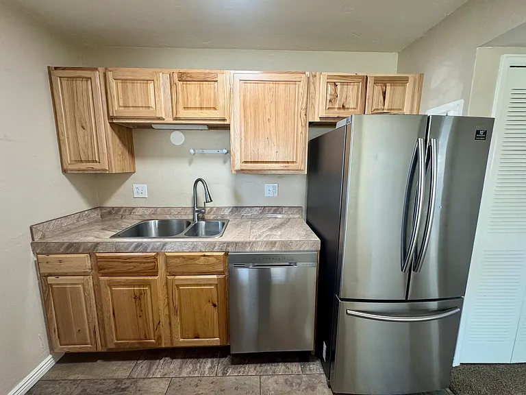 1125 Cree Dr — Photo 5