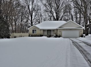 10461 Valley Ct, Stanwood, MI