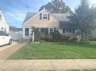2111 Beech St, Wantagh, NY 11793