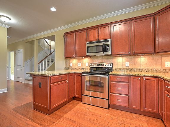 4th image of 255 Settlers Way