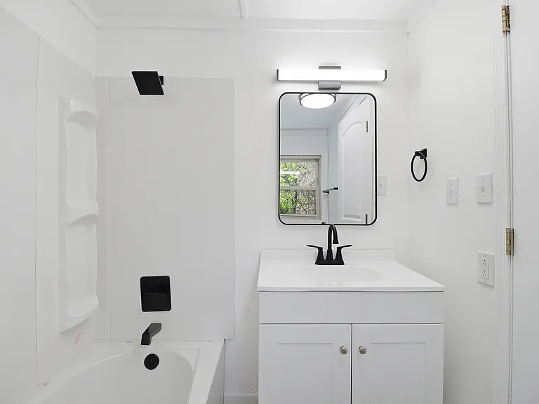 975 Washburn St — Photo 17