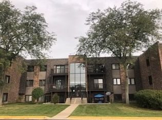 1484 Stonebridge Cir APT B9, Wheaton, IL 60189
