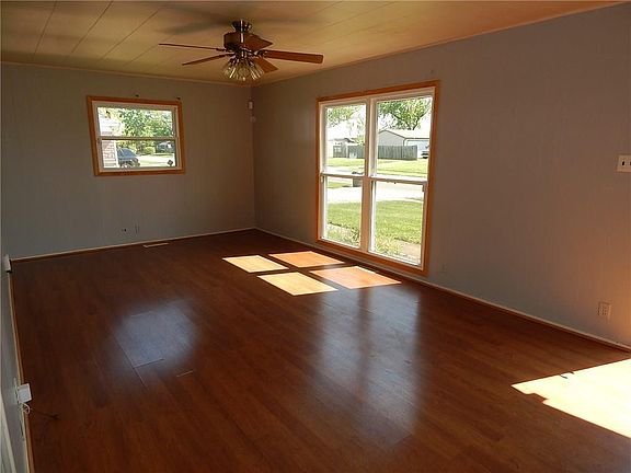 3rd image of 500 N Park Dr