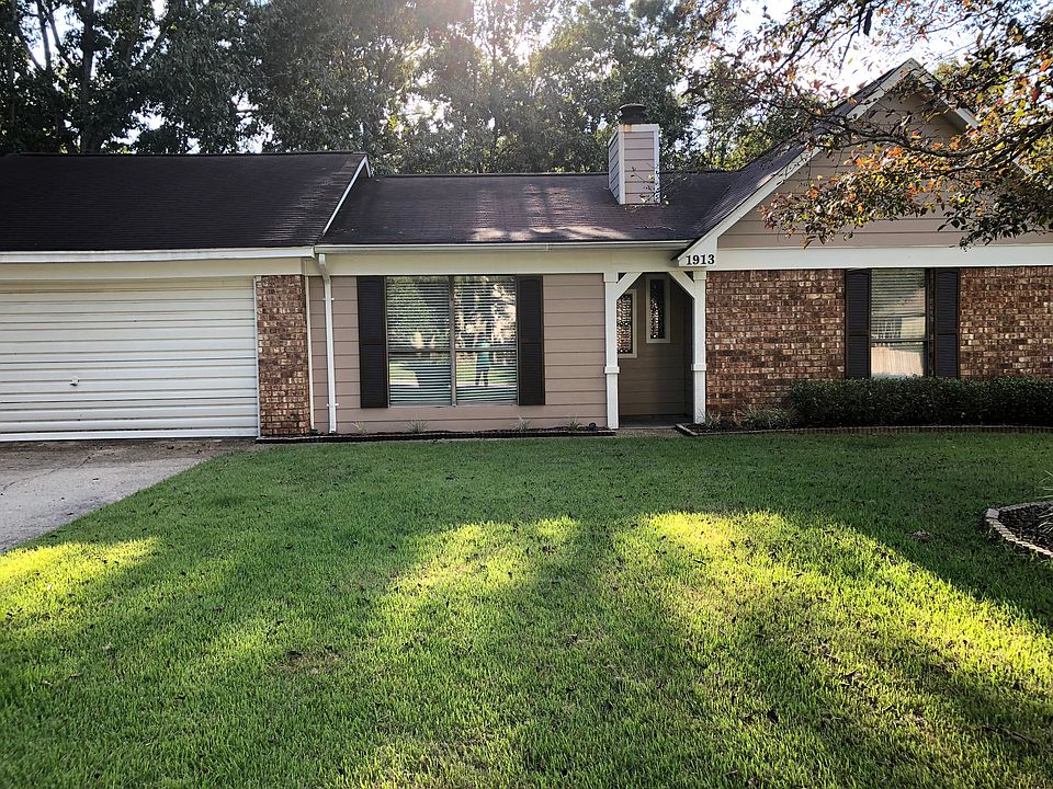 Charming home in quiet, conv